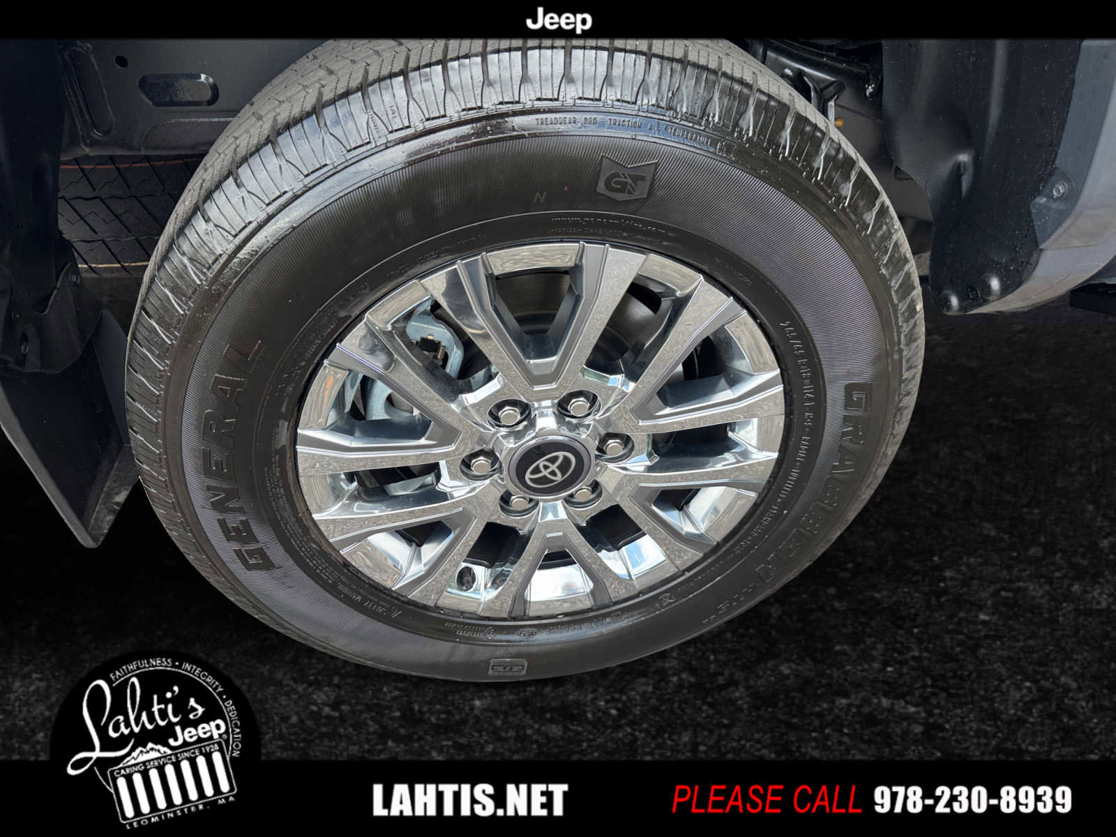 Used 2025 Toyota Tacoma Limited image 9