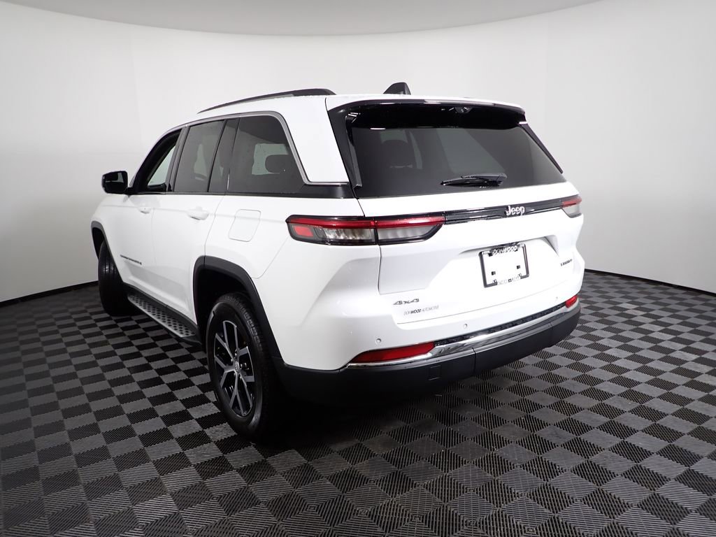 Used 2023 Jeep Grand Cherokee Limited w/ Luxury Tech Group II AWD/4WD image 14