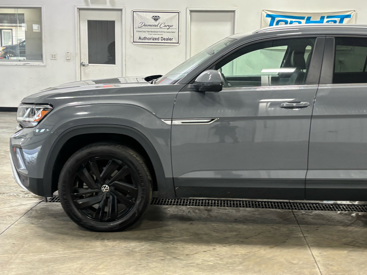 Used 2023 Volkswagen Atlas SE w/ Technology Package w/ Black Wheel Package image 15