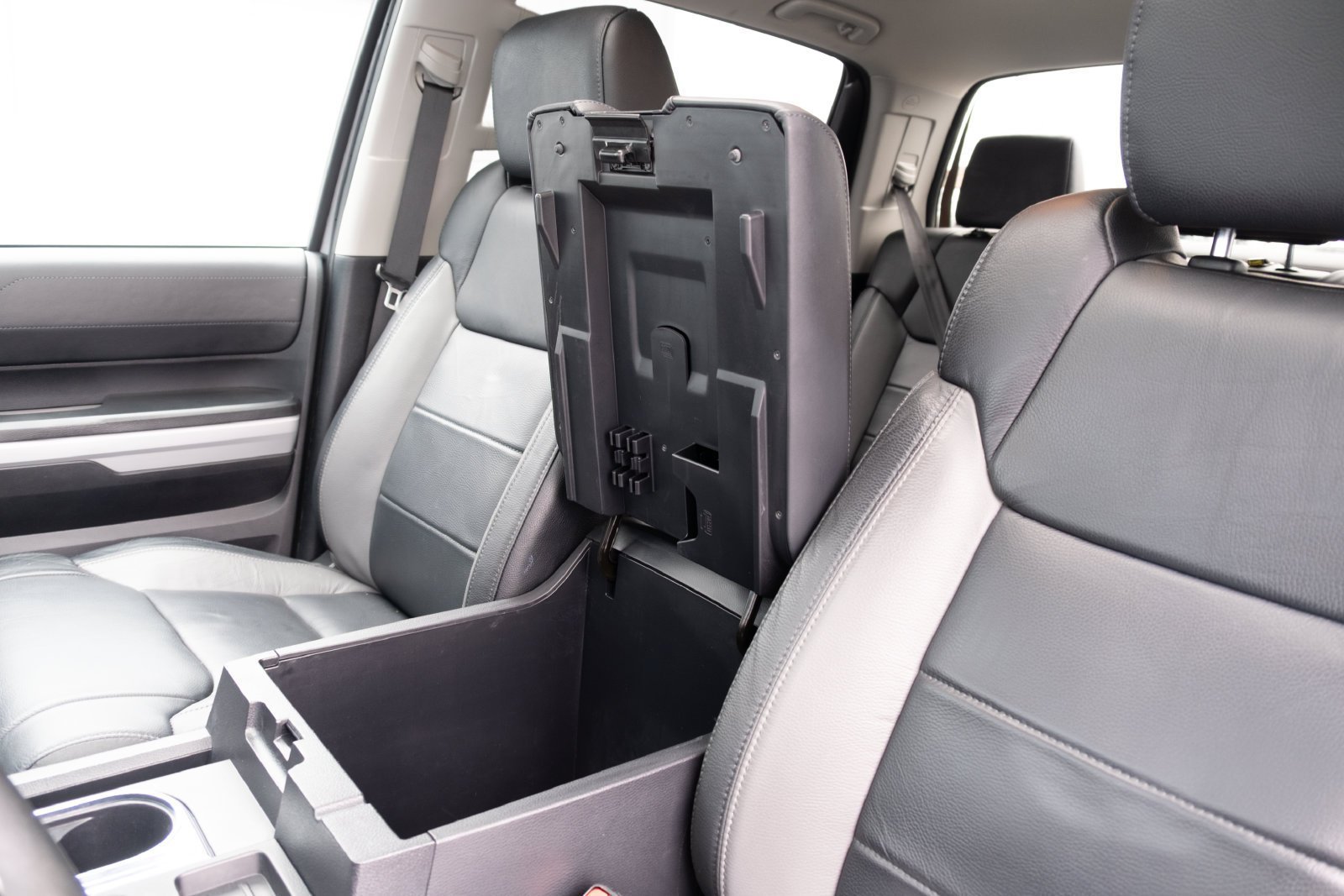Used 2021 Toyota Tundra Limited w/ Limited Premium Package AWD/4WD image 9