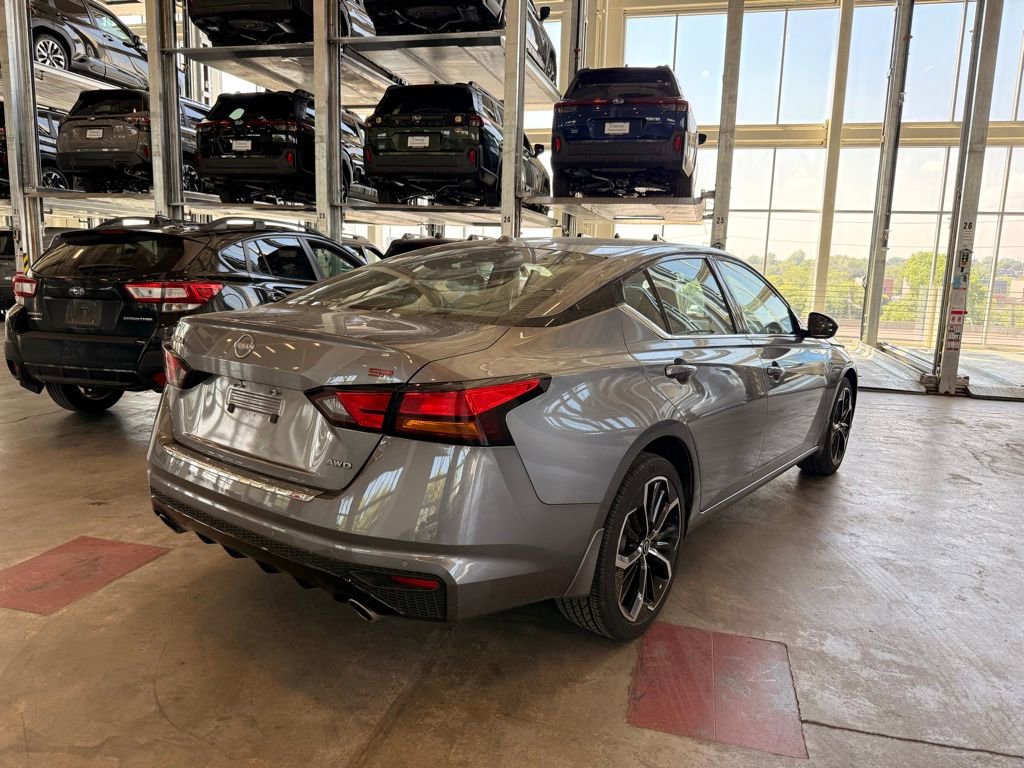Used 2023 Nissan Altima 2.5 SR AWD/4WD image 3
