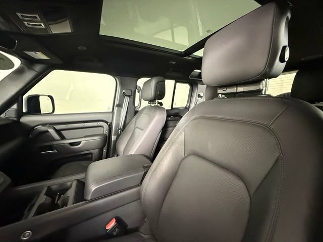 Used 2025 Land Rover Defender 110 X-Dynamic SE AWD/4WD image 5