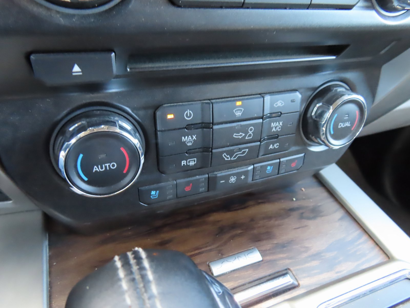 Used 2018 Ford F150 Lariat image 27