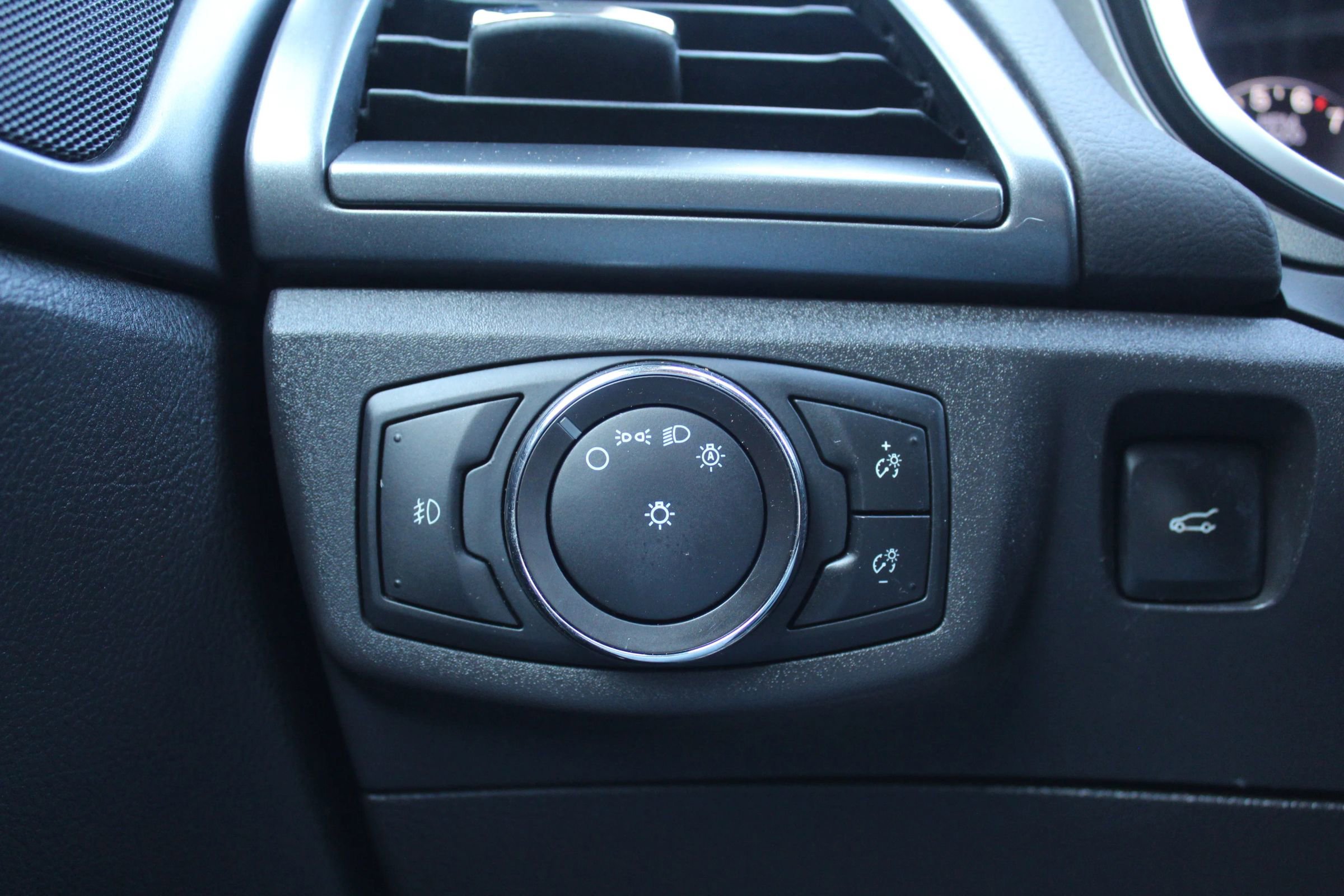 Used 2014 Ford Fusion Titanium image 24