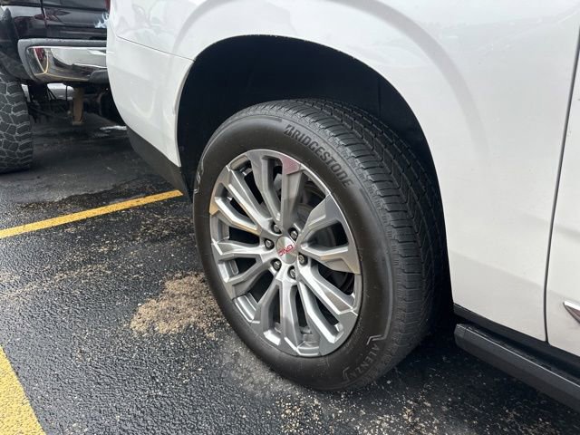 Used 2022 GMC Yukon XL Denali AWD/4WD image 10