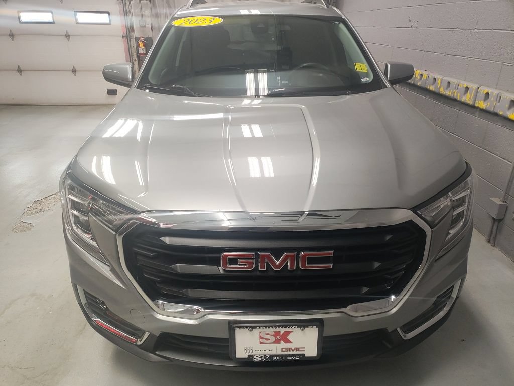 Used 2023 GMC Terrain SLE w/ Driver Convenience Package FWD image 6