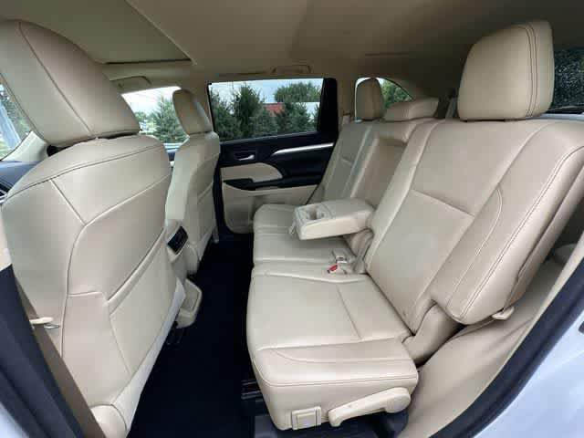 Used 2016 Toyota Highlander XLE AWD/4WD image 19