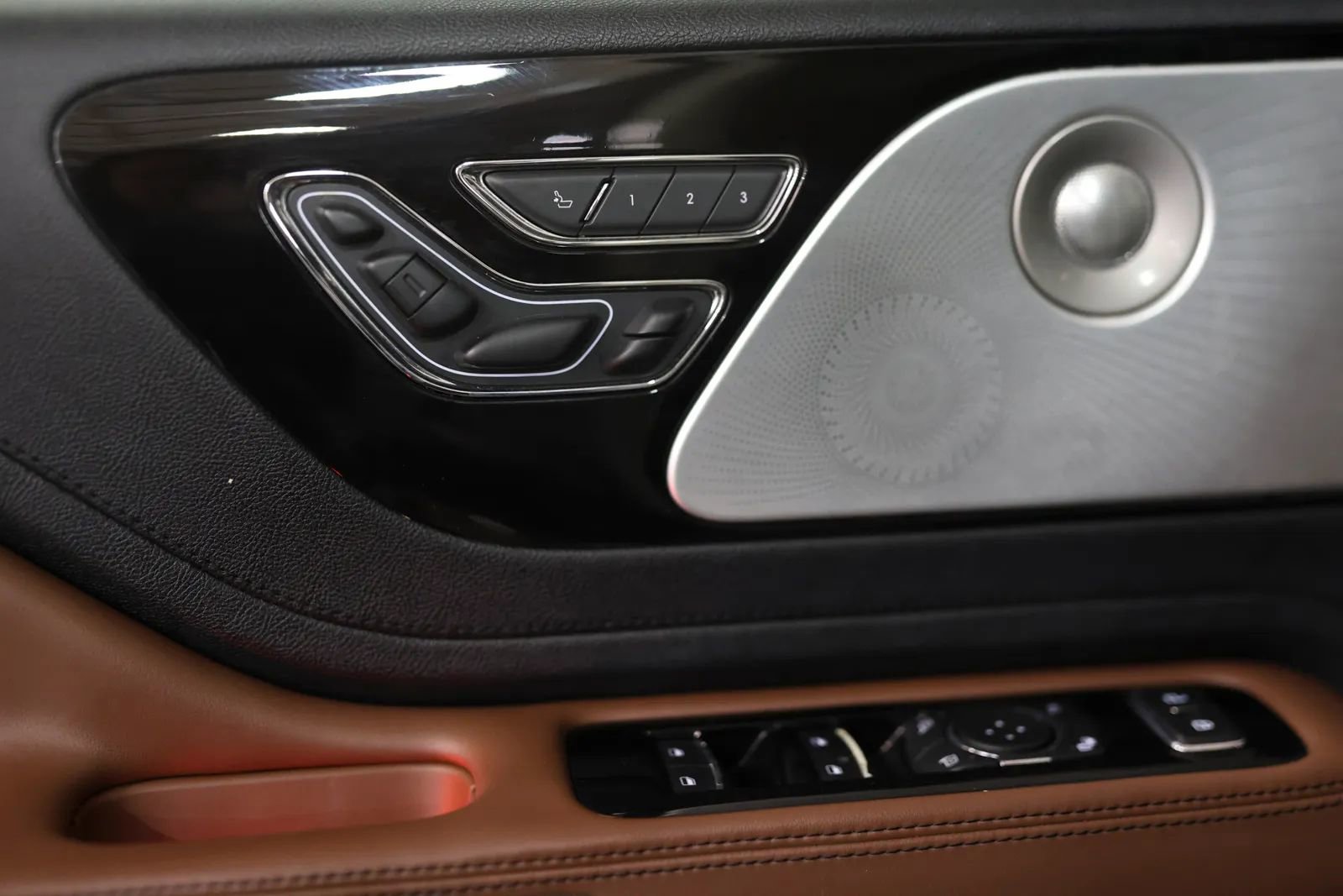 Used 2020 Lincoln Aviator Reserve w/ Equipment Group 201A image 22