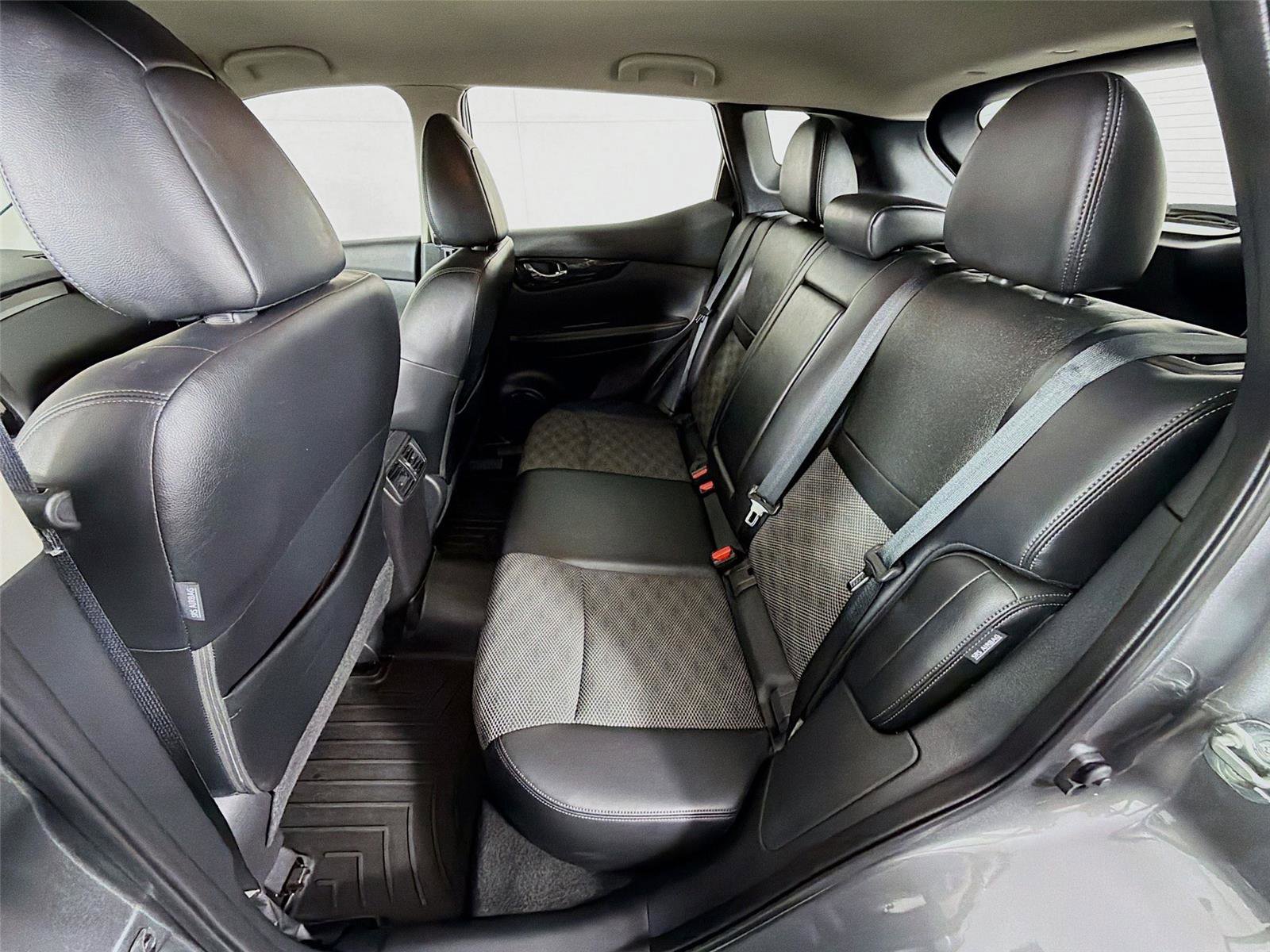 Used 2022 Nissan Rogue Sport SV w/ Technology Package image 21