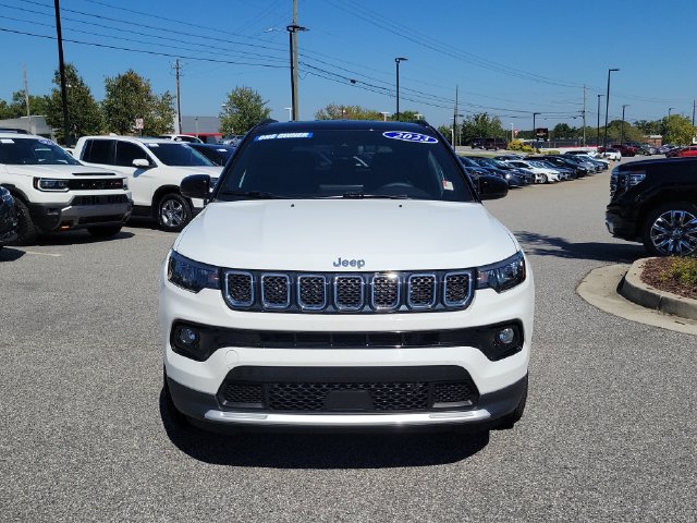 Used 2023 Jeep Compass Limited AWD/4WD image 2