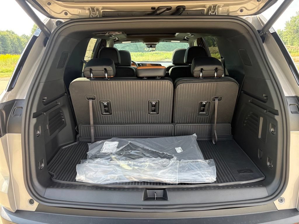 New 2027 Chevrolet Traverse Z71 w/ Driver Confidence Package AWD/4WD image 58