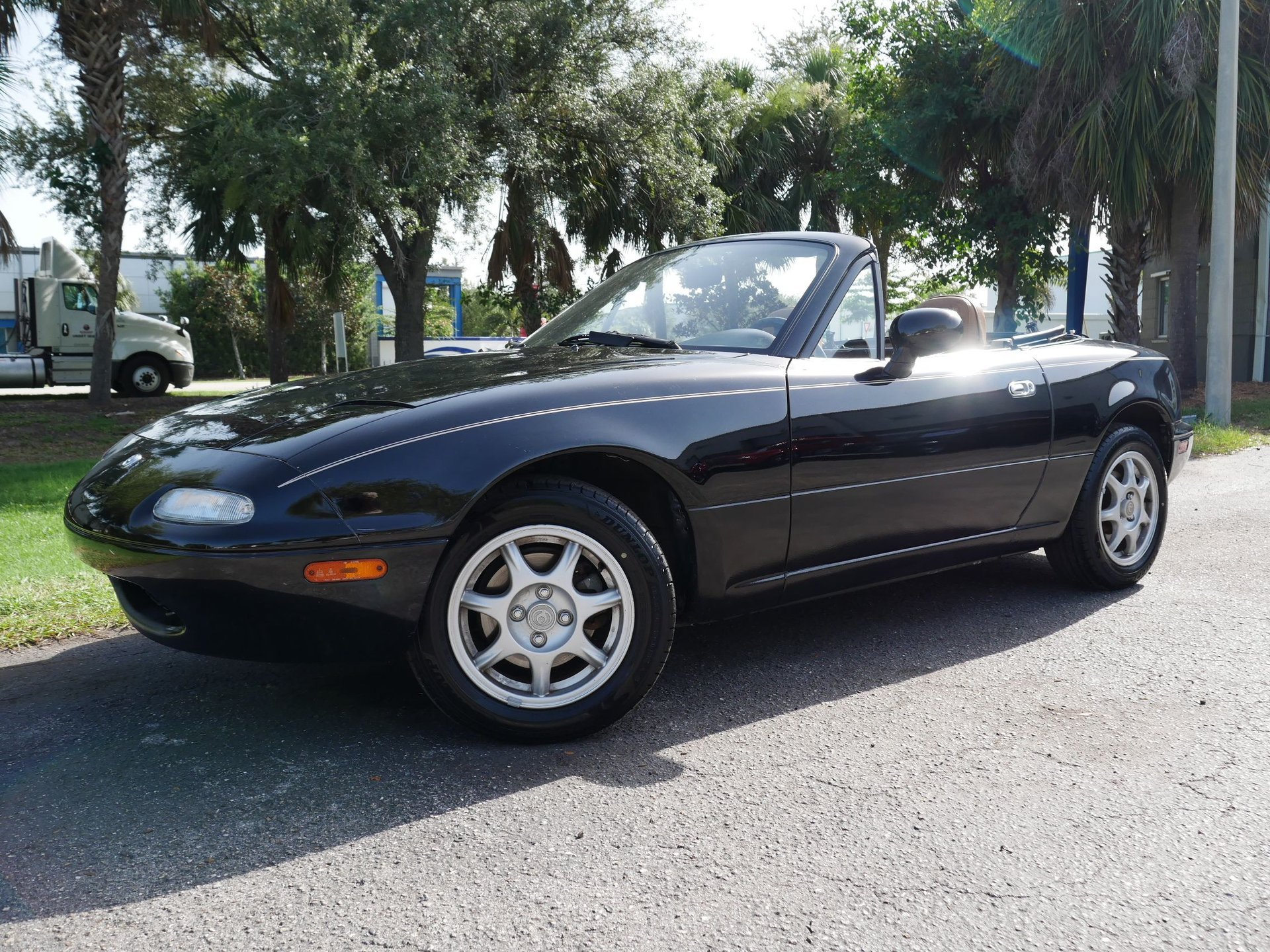 Used 1997 MAZDA MX-5 Miata RWD image 11