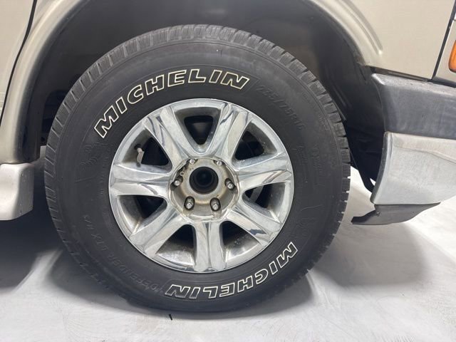 Used 2003 Chevrolet Express 1500 w/ Preferred Equipment Group 4 RWD image 4