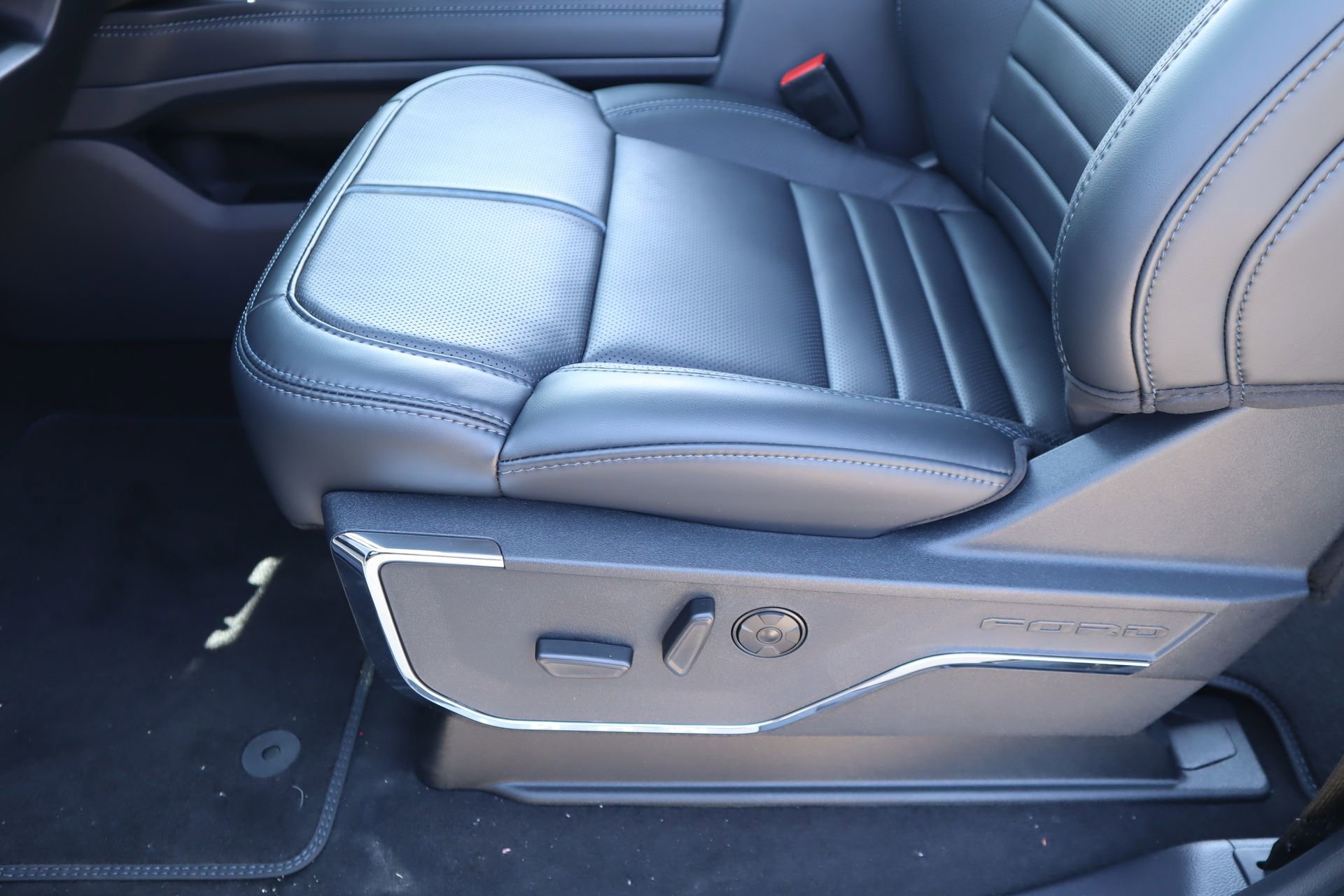 New 2026 Ford F250 Platinum image 12