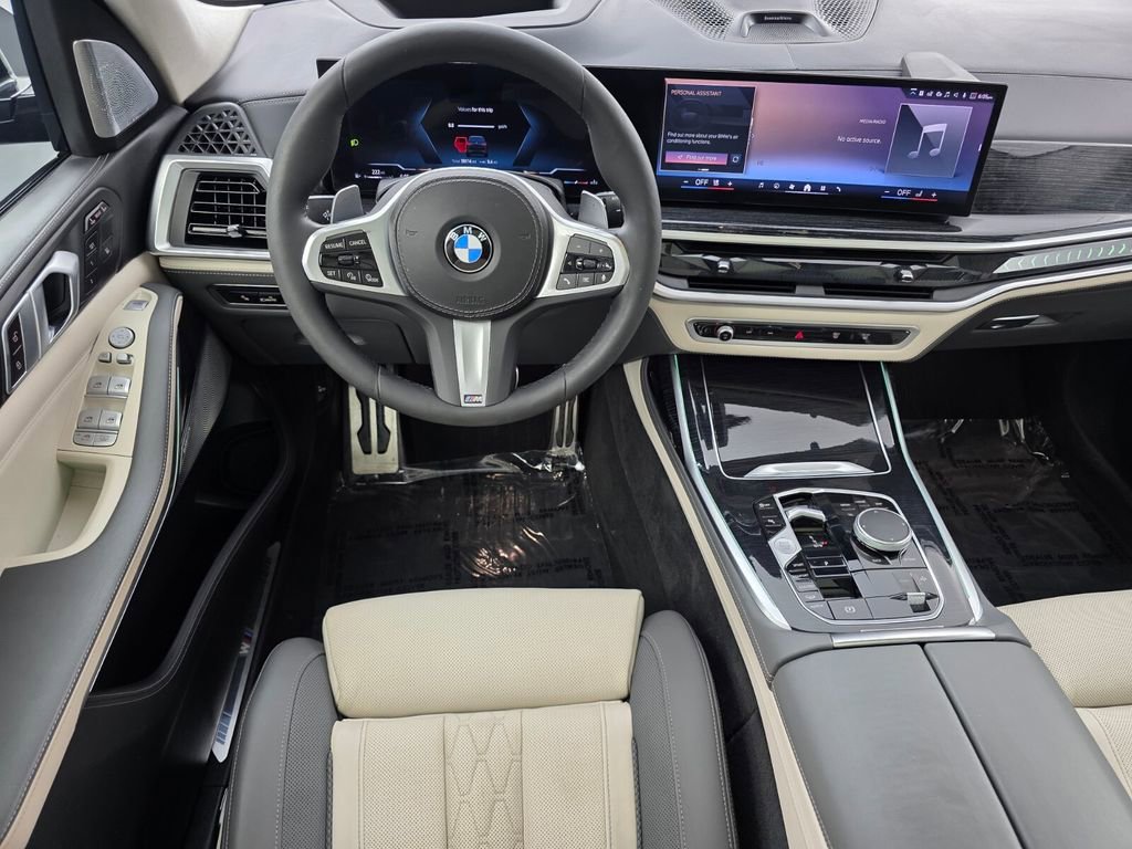 Used 2024 BMW X7 xDrive40i w/ M Sport Package AWD/4WD image 13
