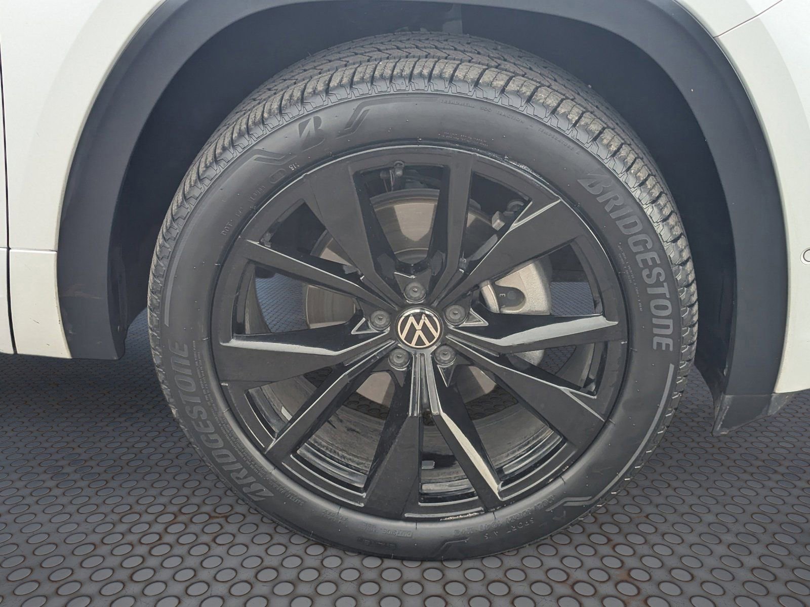 Used 2024 Volkswagen Atlas SEL Premium R-Line image 10