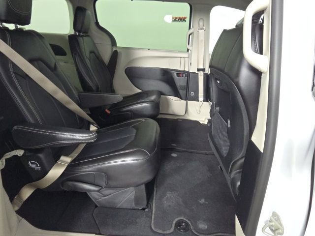 Used 2024 Chrysler Pacifica Touring-L image 30