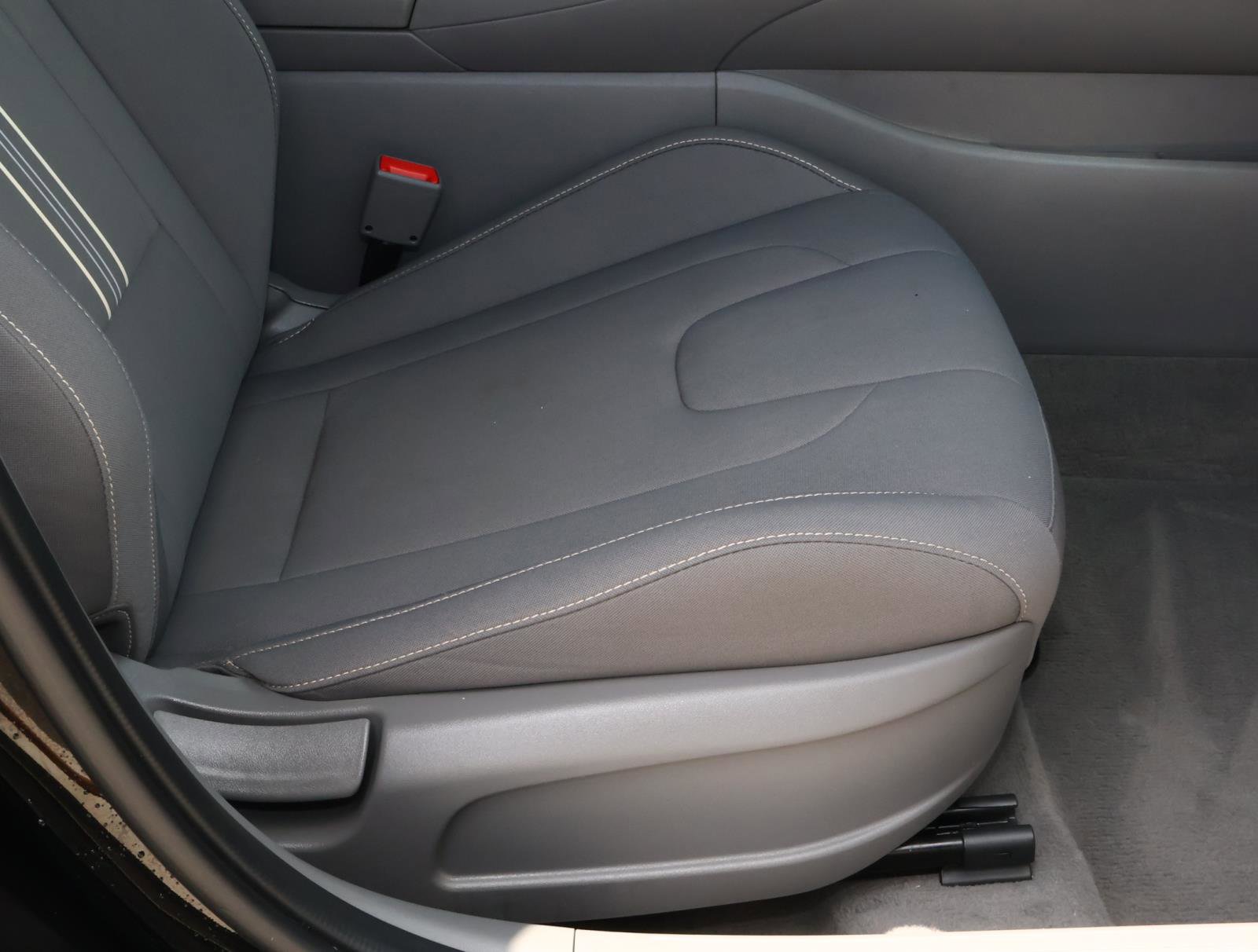 Used 2023 Hyundai Elantra Blue image 17