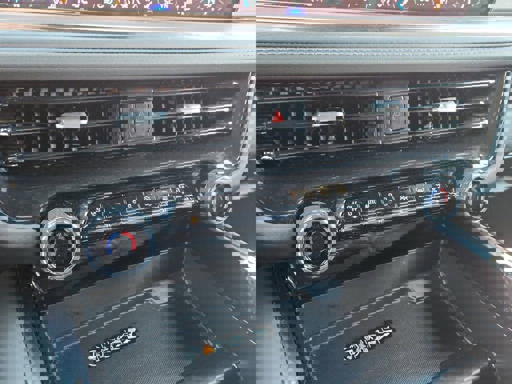 Used 2025 Chevrolet Suburban Z71 image 26