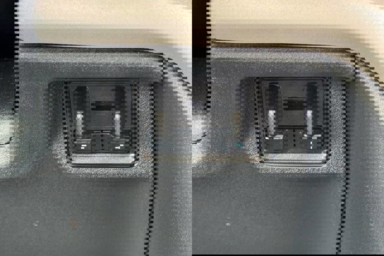 Used 2025 Ford Expedition Active image 31