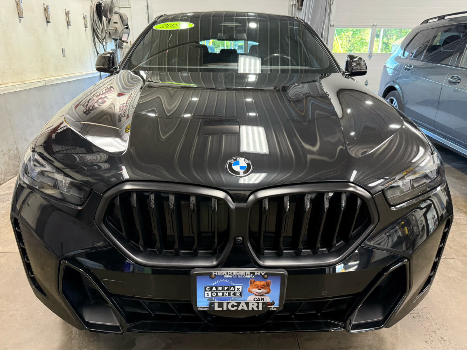 Used 2024 BMW X6 xDrive40i w/ Premium Package AWD/4WD image 2
