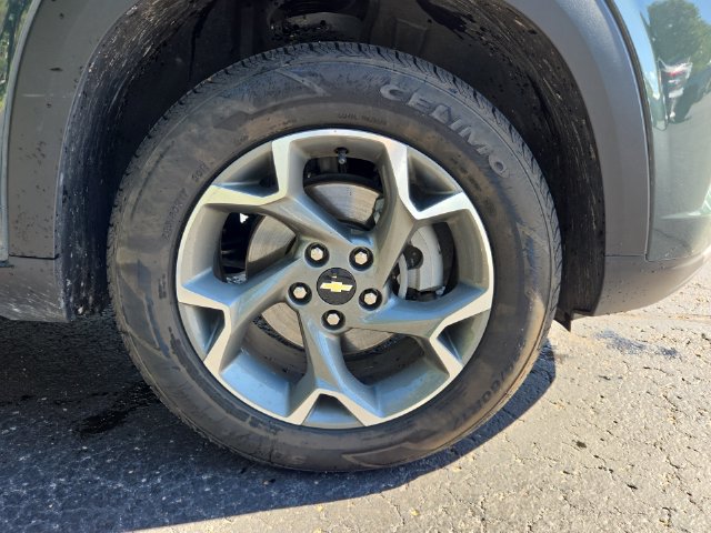 Used 2025 Chevrolet Trax LT FWD image 8