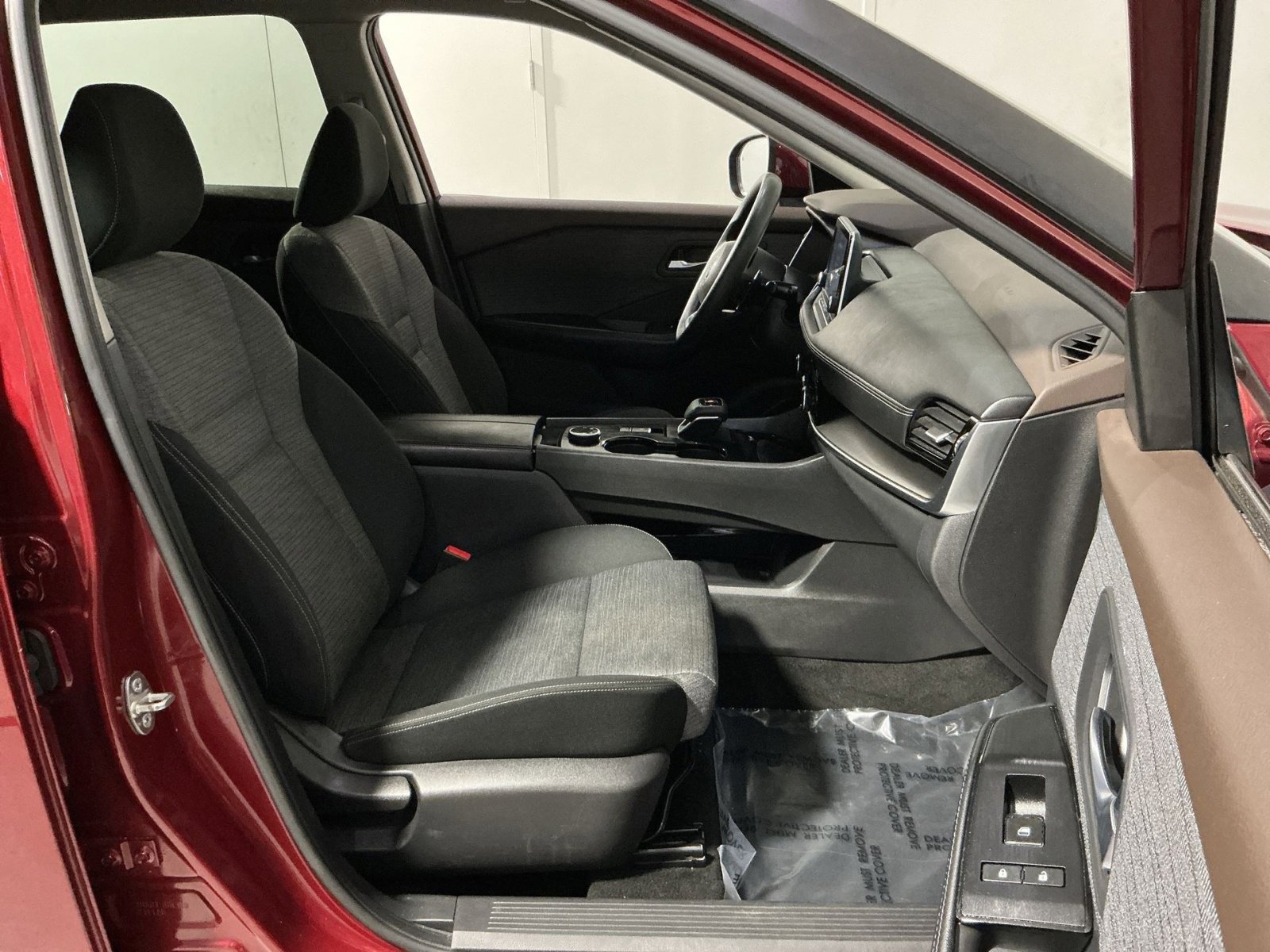 Used 2022 Nissan Rogue SV image 32