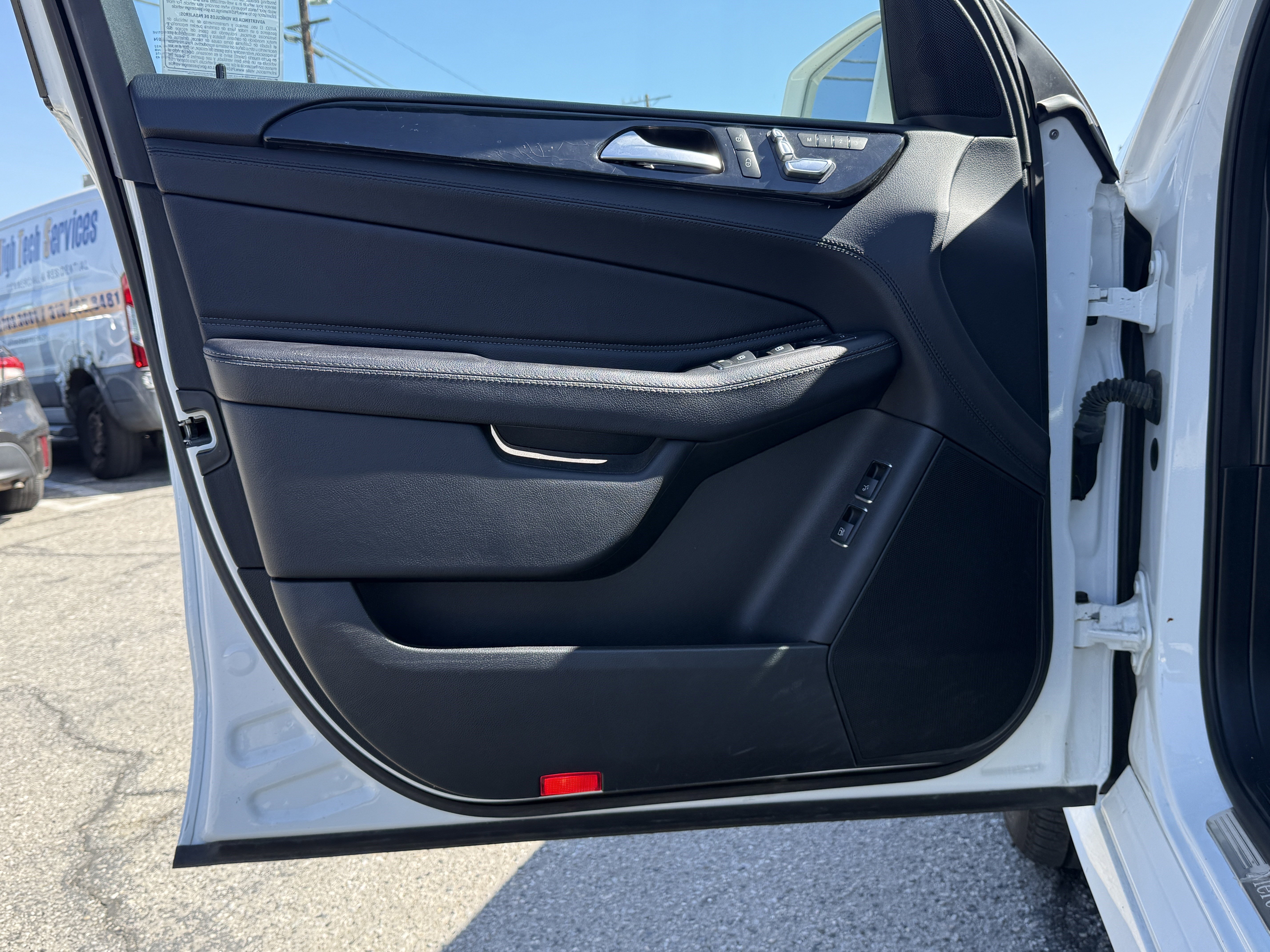 Used 2016 Mercedes-Benz GLE 550e 4MATIC w/ Lighting Package image 18