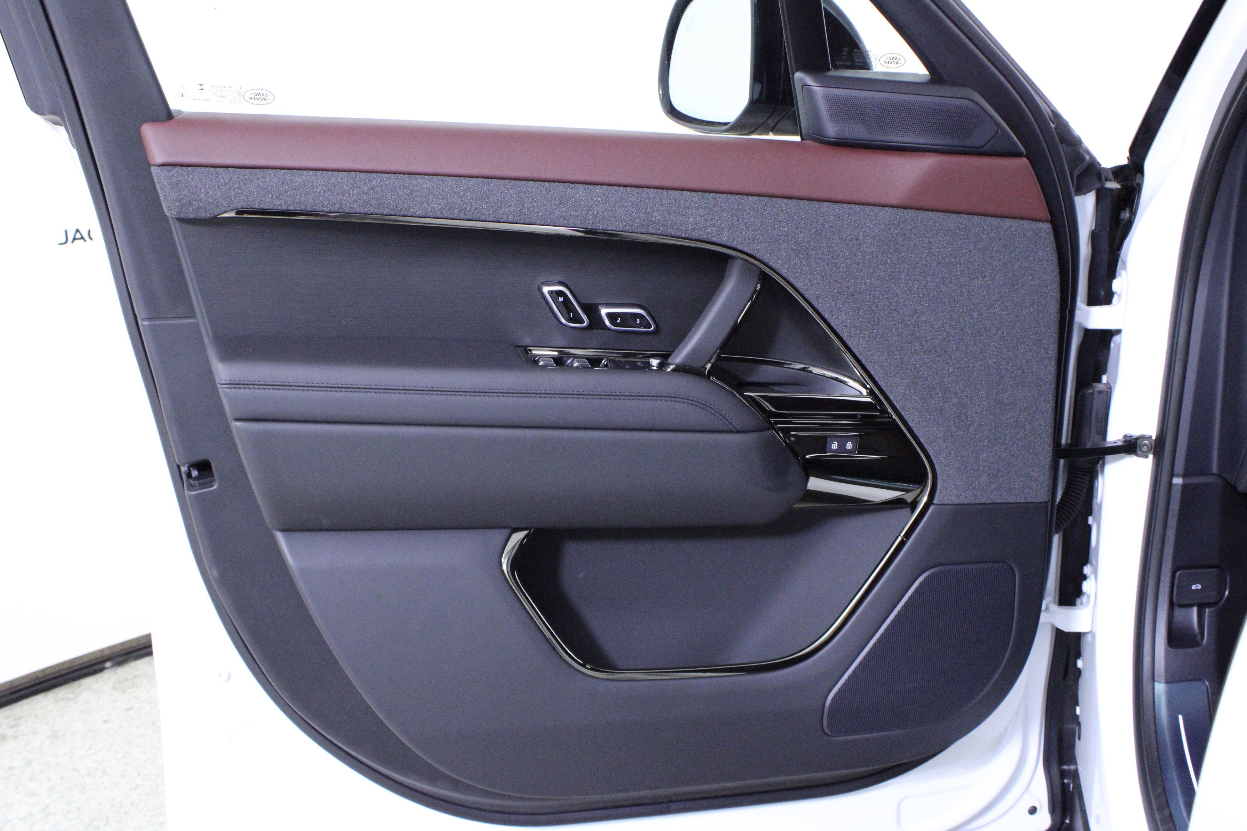 New 2025 Land Rover Range Rover Sport Dynamic SE AWD/4WD image 15