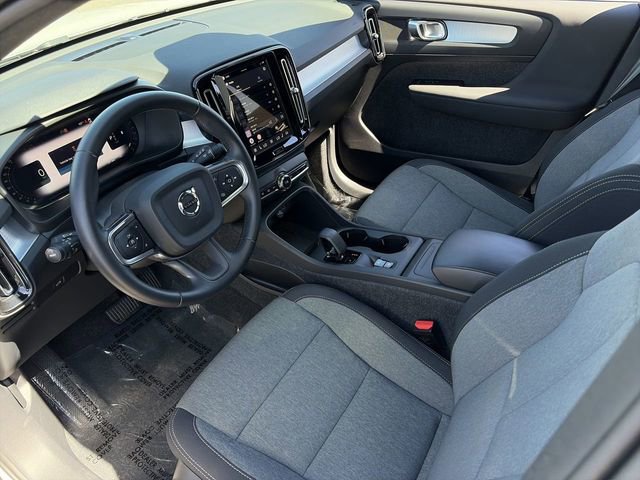 Used 2025 Volvo XC40 B5 Core image 20
