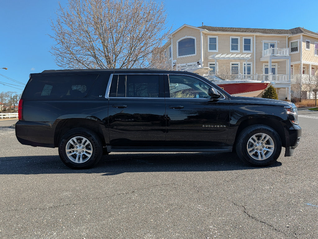 Used 2019 Chevrolet Suburban LT image 4