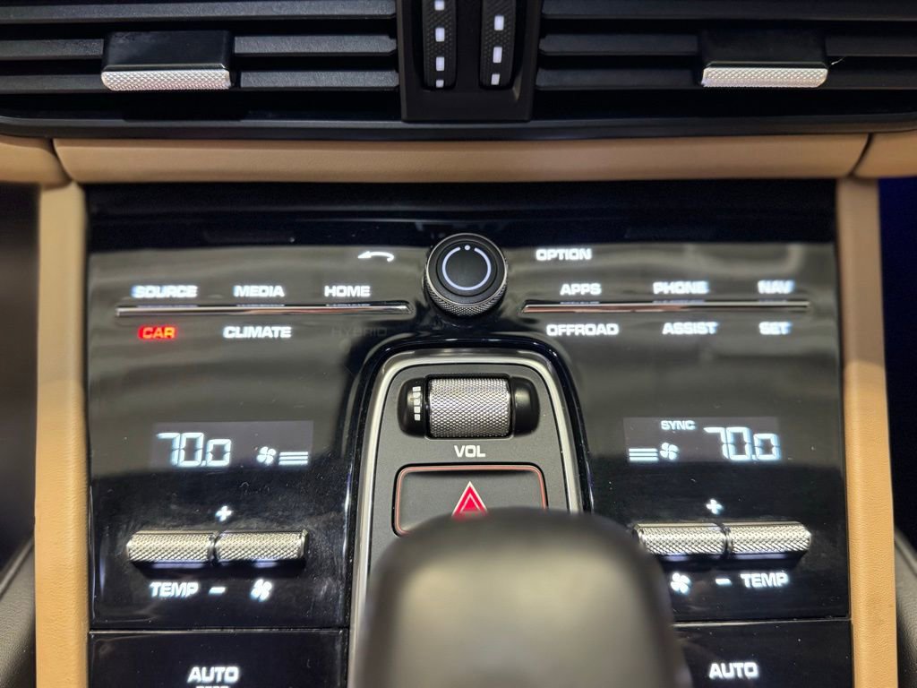 Certified 2023 Porsche Cayenne Platinum Edition image 27