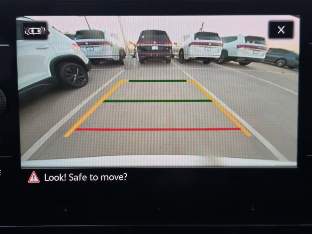 Used 2025 Volkswagen Taos SE image 14