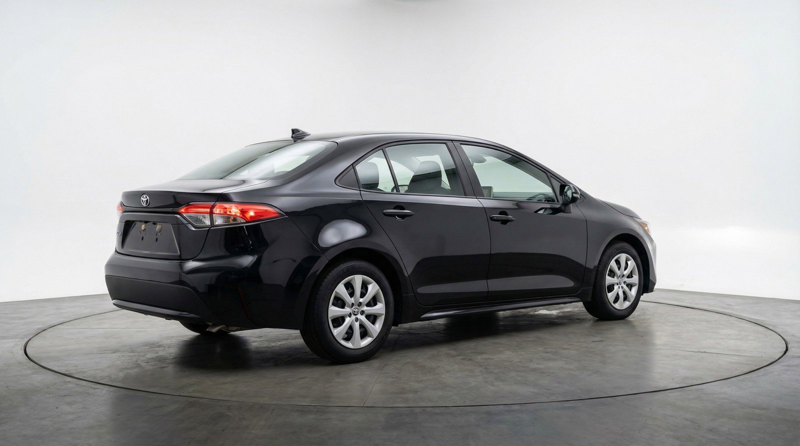 Used 2025 Toyota Corolla LE image 9