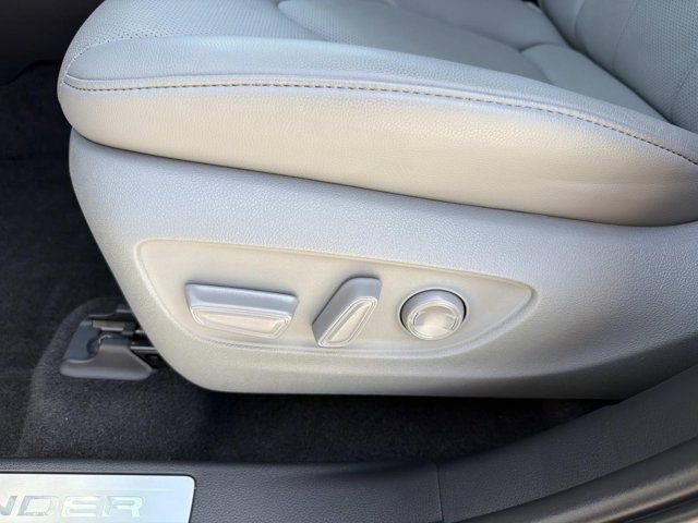 Used 2024 Toyota Highlander Limited image 10
