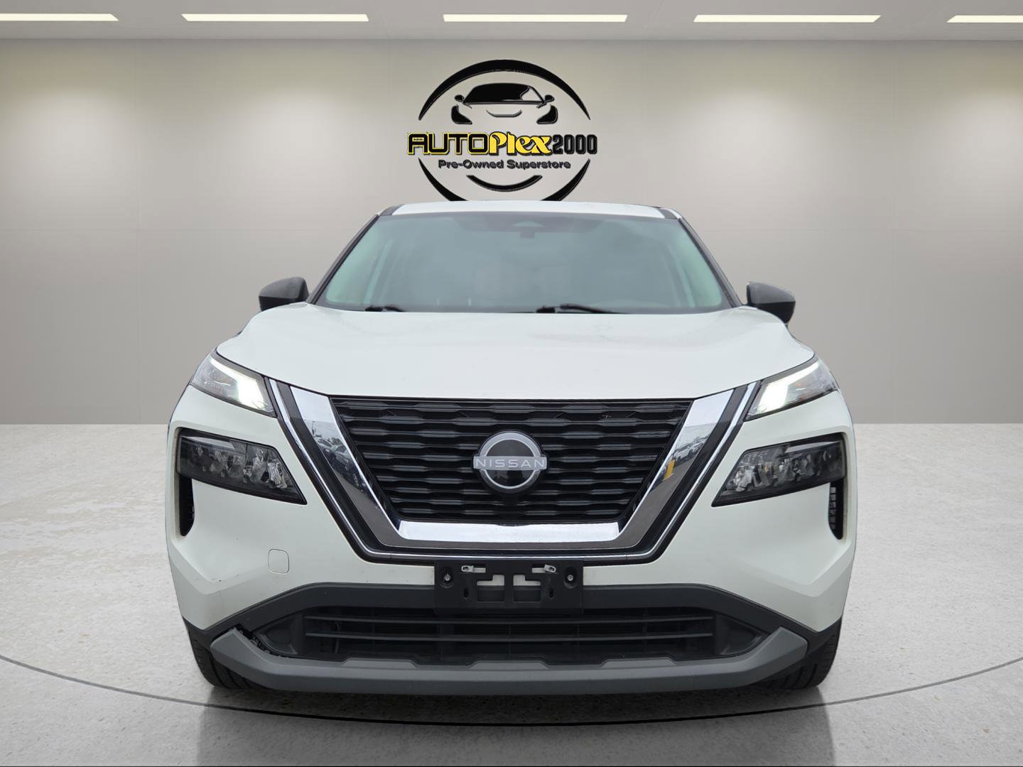 Used 2023 Nissan Rogue S FWD image 2
