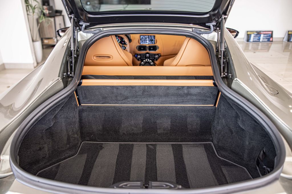 Used 2023 Aston Martin V8 Vantage Coupe image 15