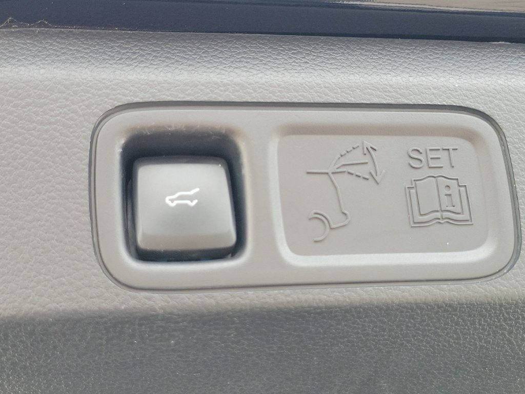 Used 2024 Ford Expedition XLT RWD image 9