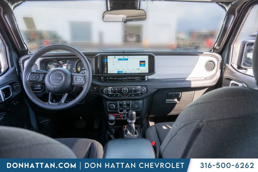 Used 2024 Jeep Wrangler Unlimited image 3