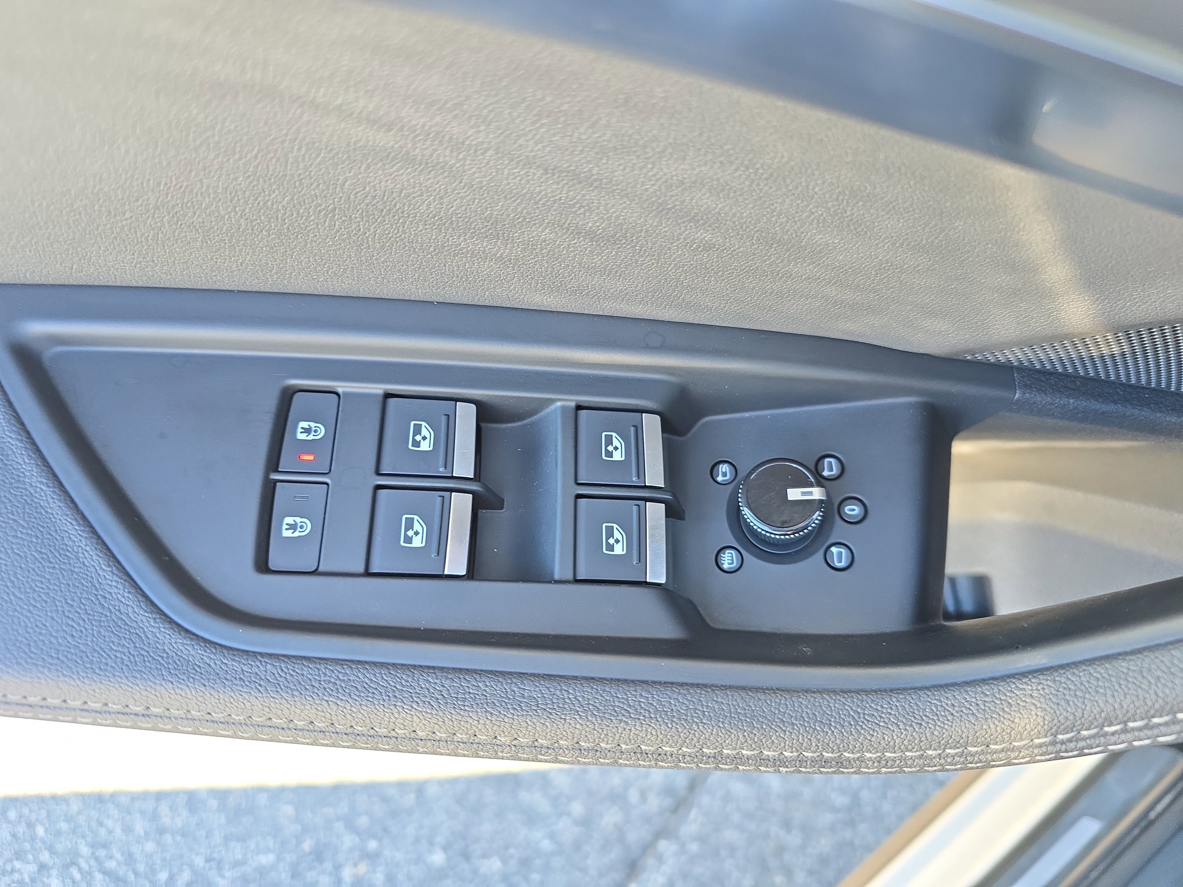 Certified 2022 Audi e-tron Premium image 26