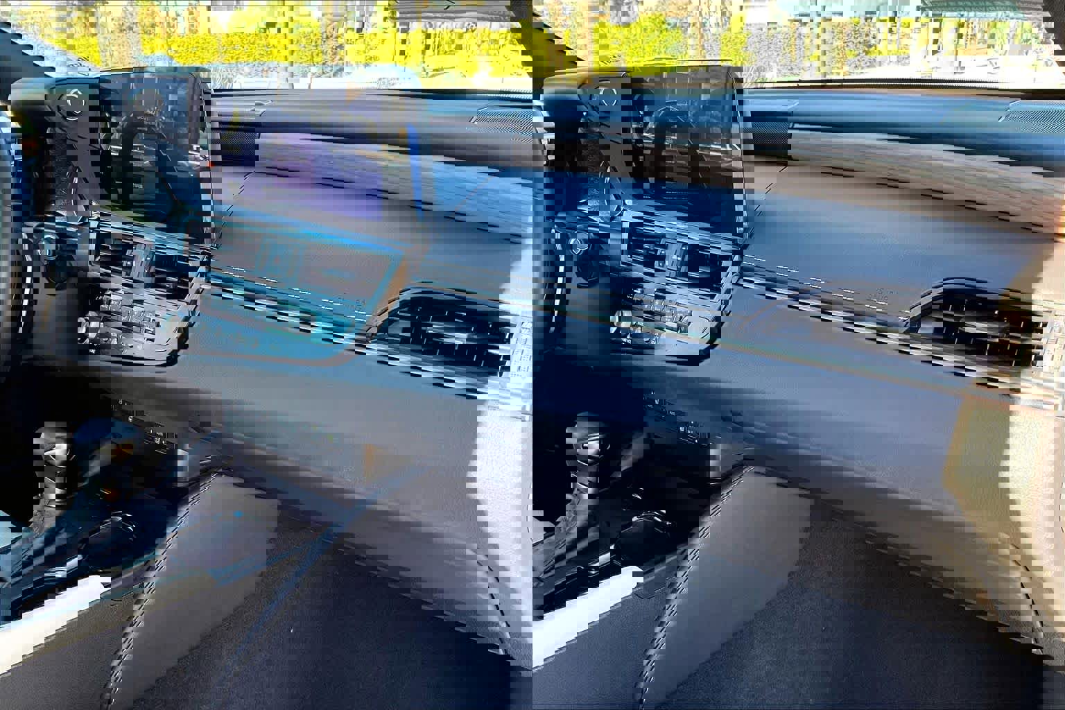 Used 2023 Lexus ES 300h w/ Premium Package image 17