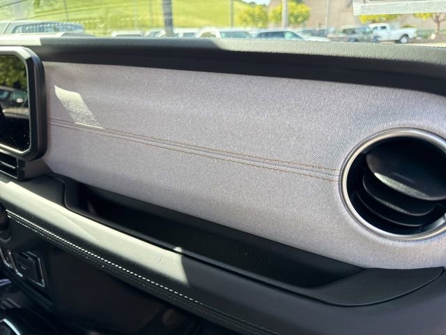 Used 2025 Jeep Wrangler Unlimited Sahara w/ Safety Group image 18