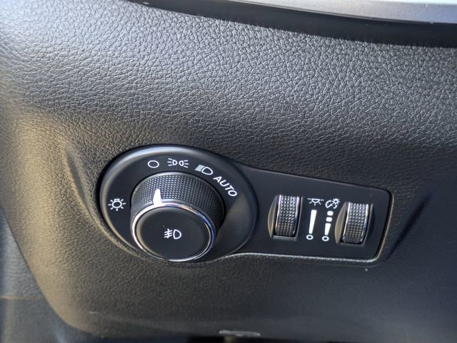 Used 2024 Jeep Compass Latitude image 24