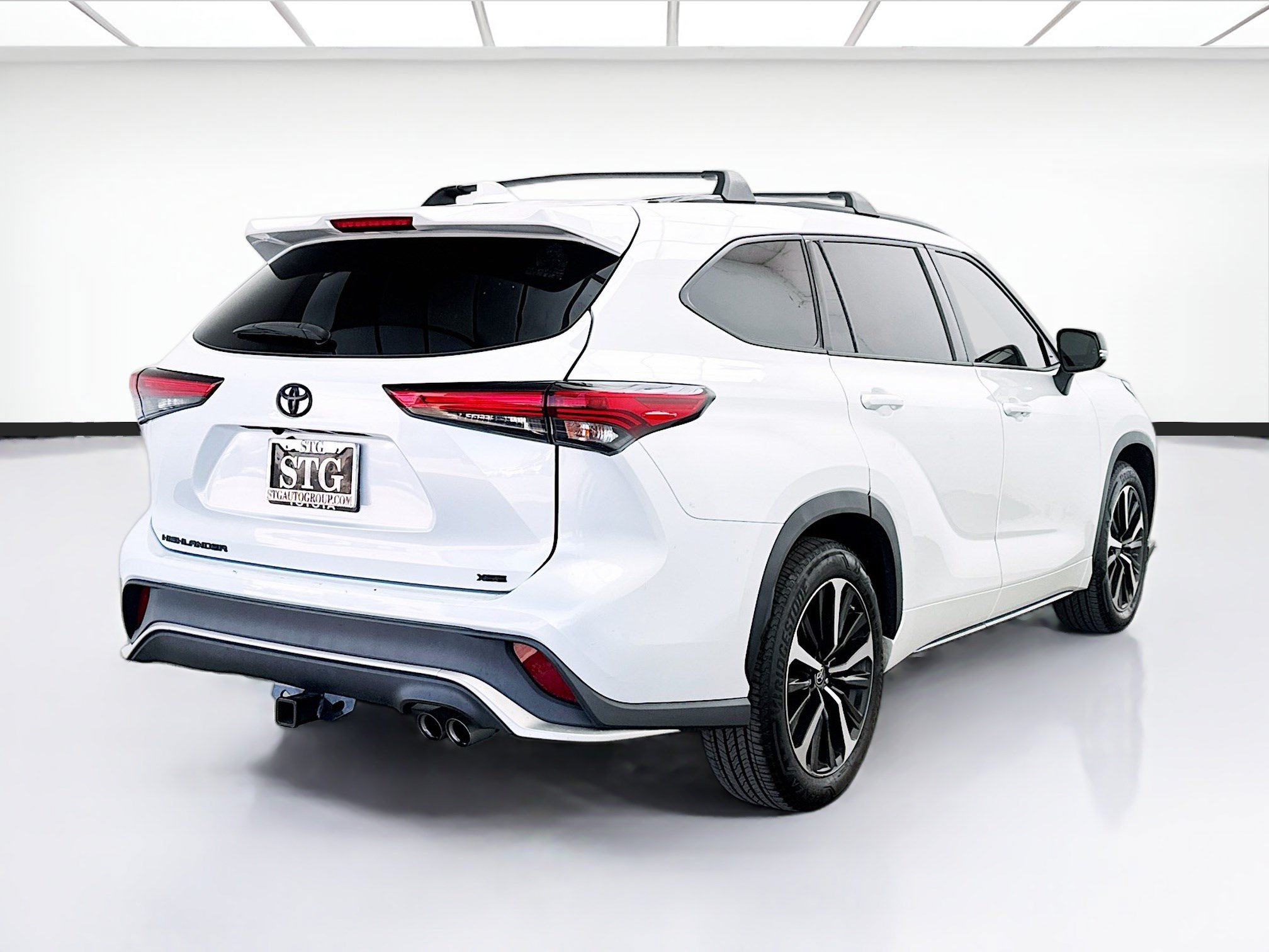 Used 2022 Toyota Highlander XSE FWD image 4