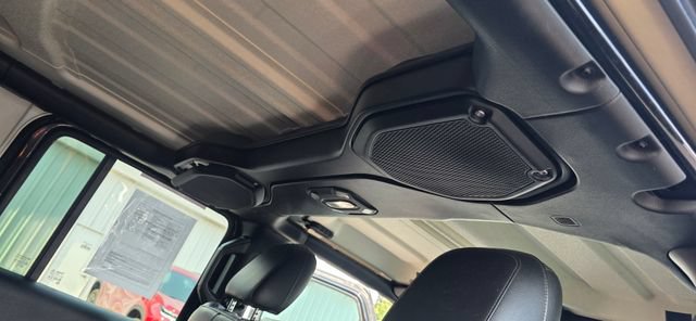 Used 2018 Jeep Wrangler Unlimited Sahara AWD/4WD image 15