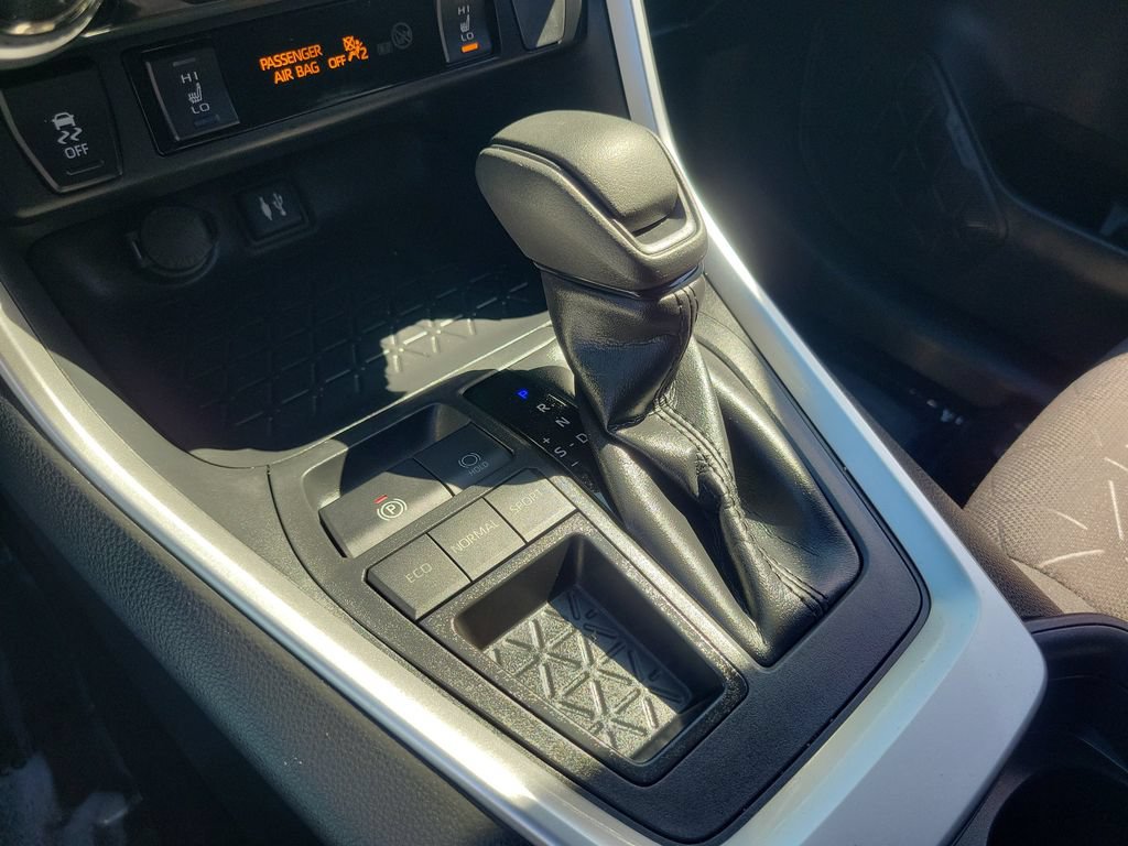 Used 2019 Toyota RAV4 XLE w/ Convenience Package FWD image 32