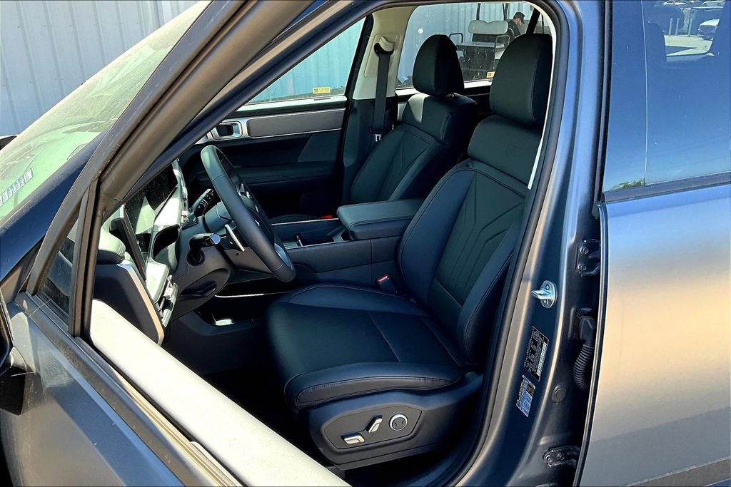 Used 2025 Hyundai Santa Fe XRT image 16