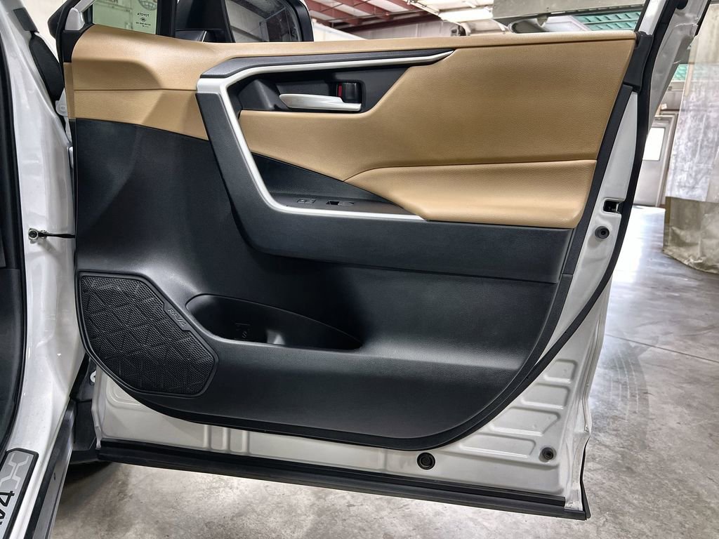 Used 2025 Toyota RAV4 XLE image 31