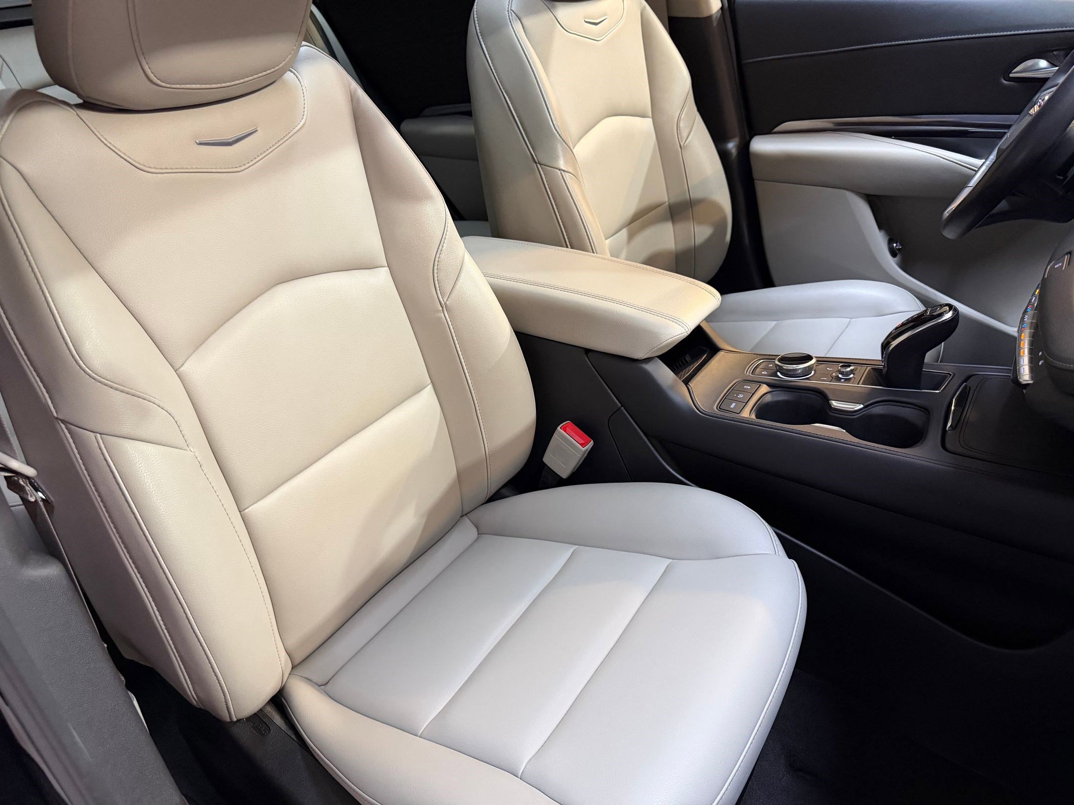 Used 2023 Cadillac XT4 Luxury FWD image 49