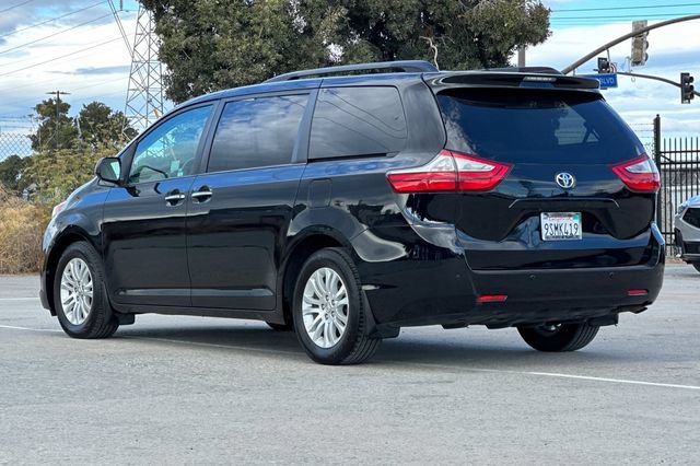 Used 2017 Toyota Sienna XLE w/ XLE Navigation Package FWD image 6